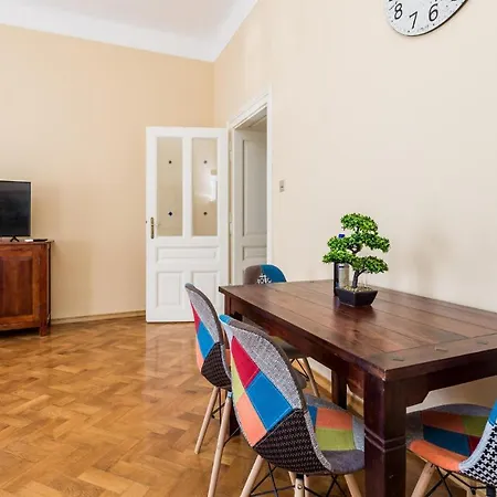 Beautiful In With 1 Bedrooms And Wifi Apartment *