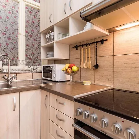 Beautiful In With 1 Bedrooms And Wifi Apartment